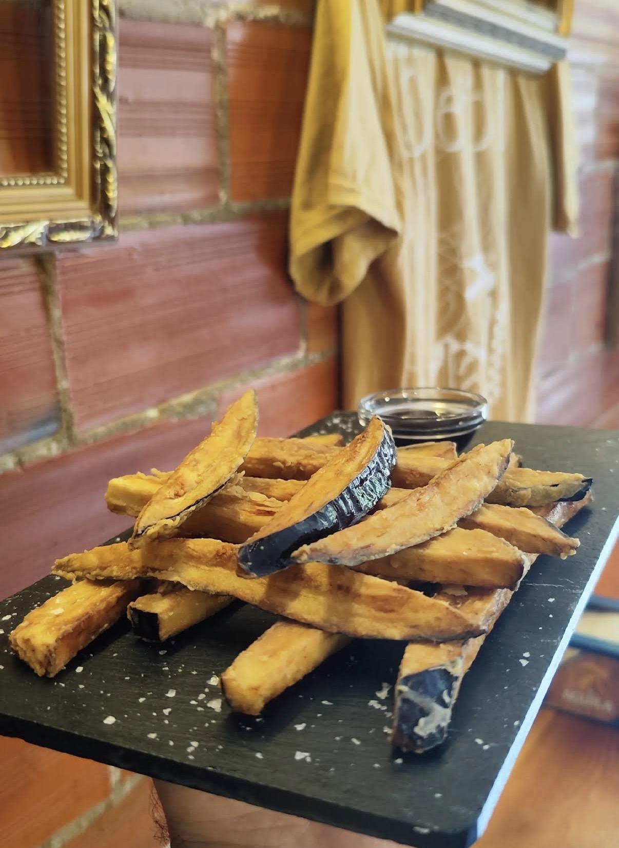 Berenjenas fritas con miel de caña
